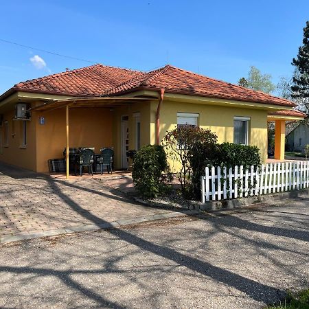 Villa Gracia Patince Ngoại thất bức ảnh