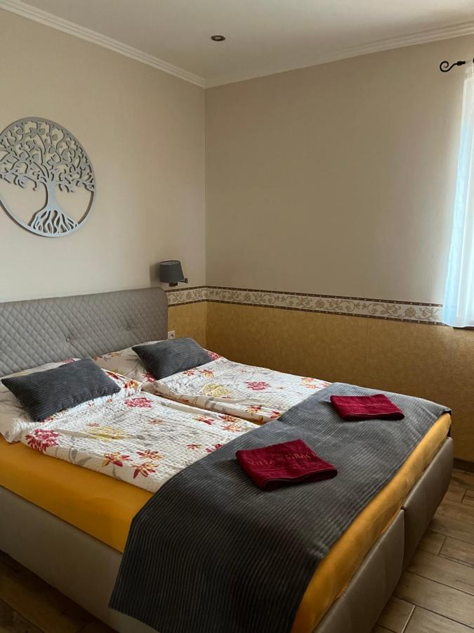 Villa Gracia Patince Ngoại thất bức ảnh