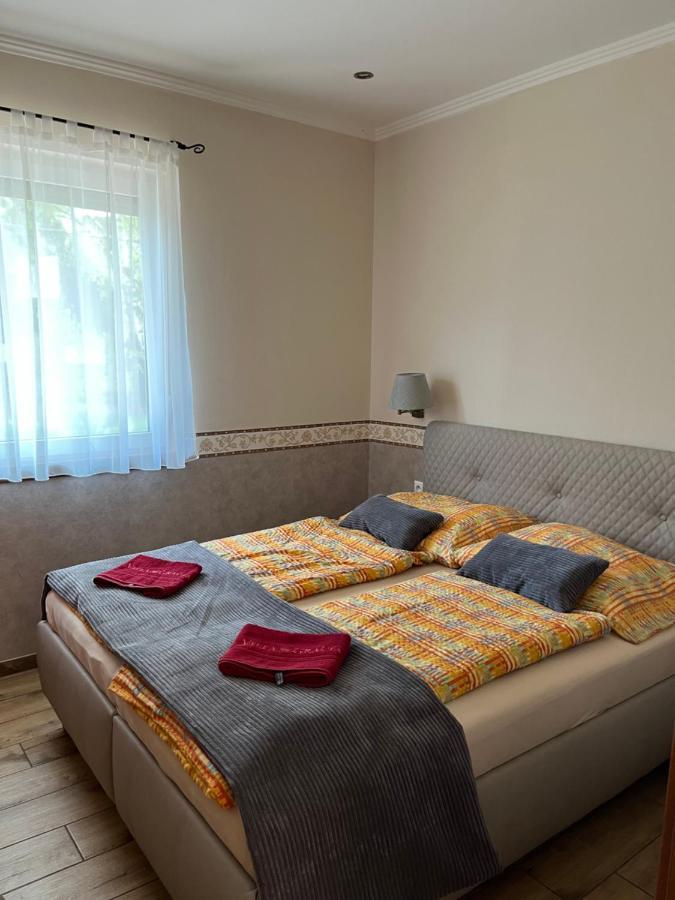 Villa Gracia Patince Ngoại thất bức ảnh