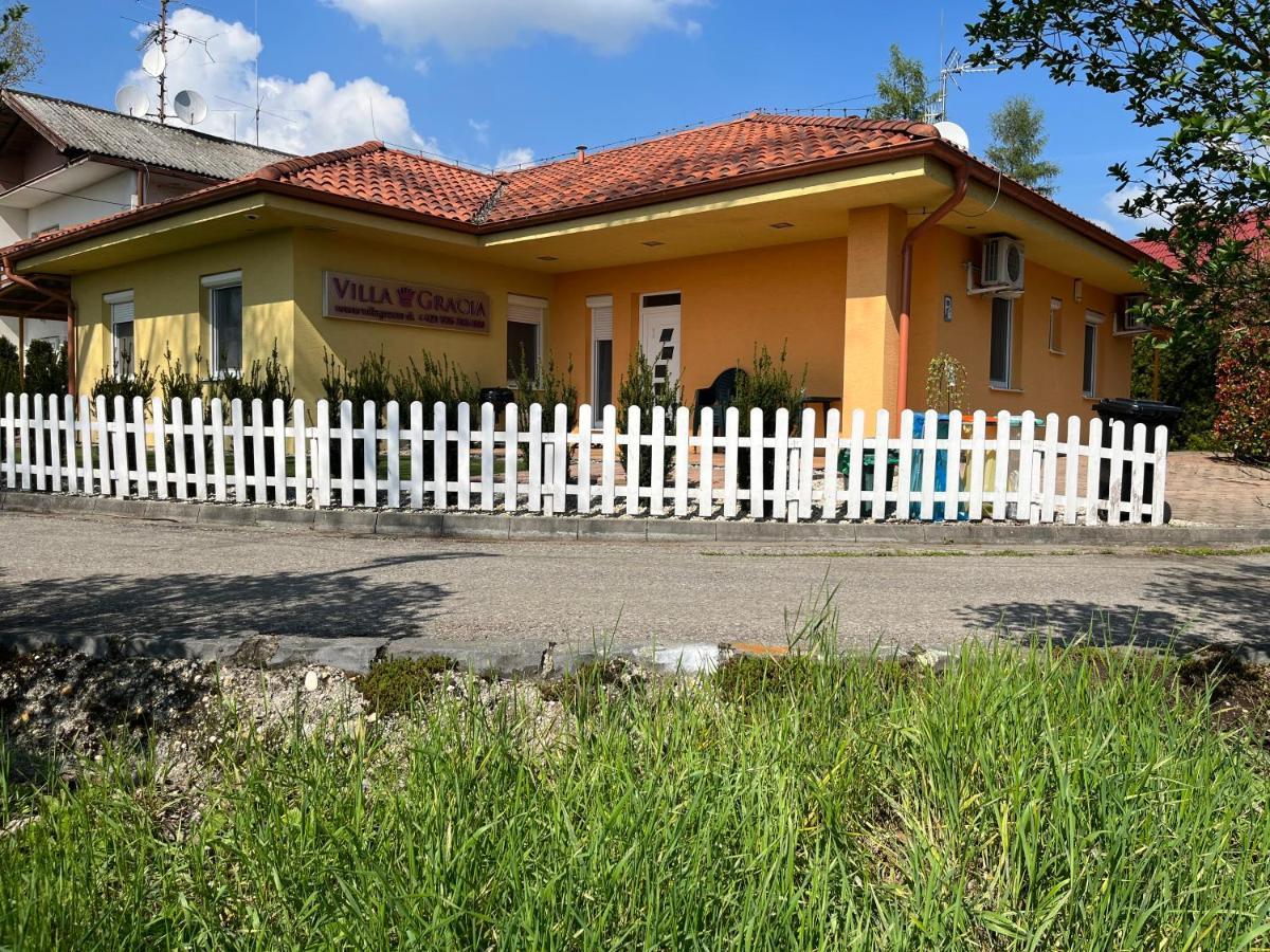 Villa Gracia Patince Ngoại thất bức ảnh