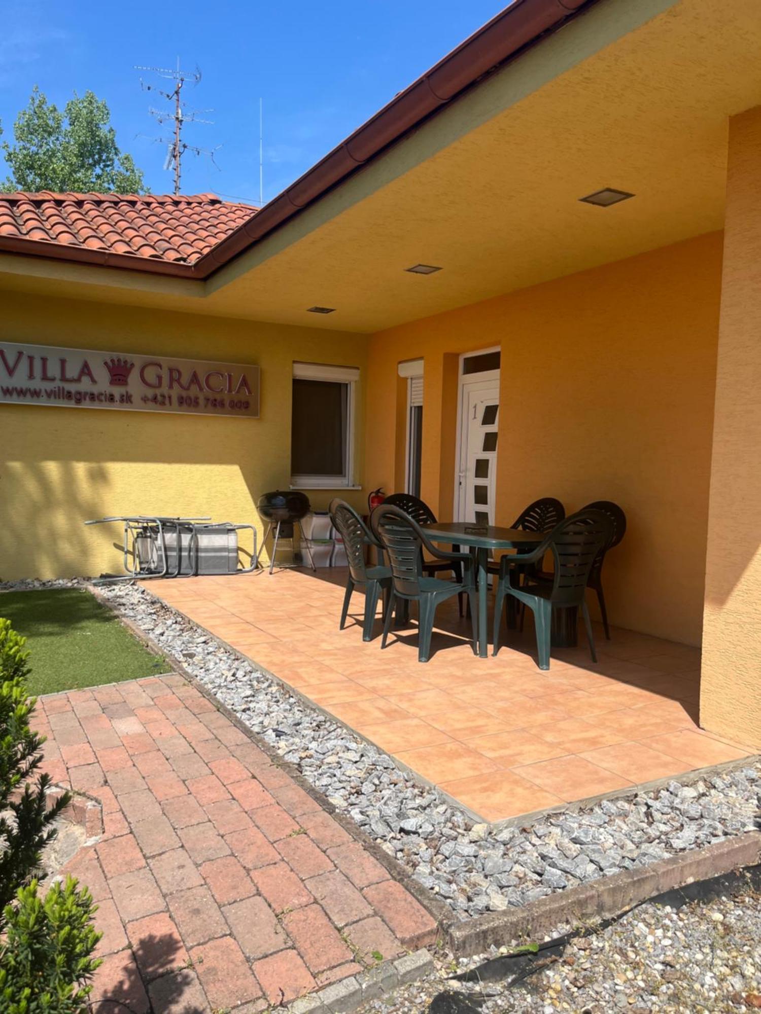 Villa Gracia Patince Ngoại thất bức ảnh