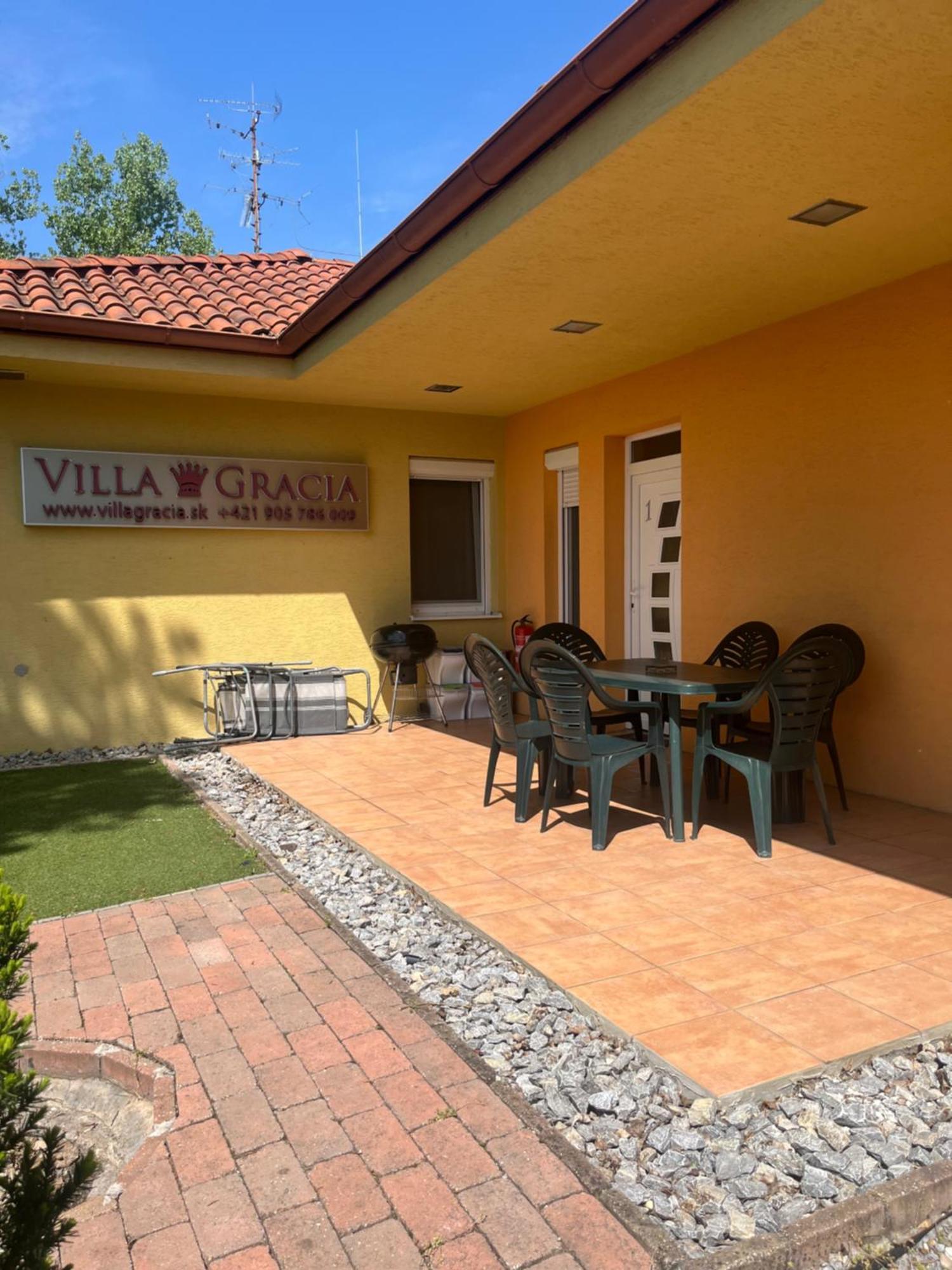 Villa Gracia Patince Ngoại thất bức ảnh
