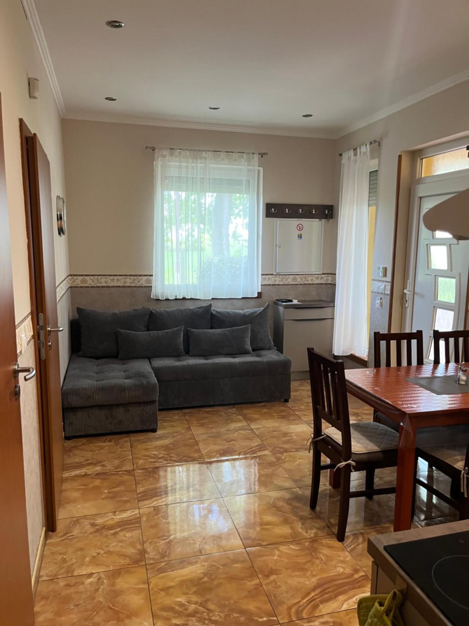 Villa Gracia Patince Ngoại thất bức ảnh