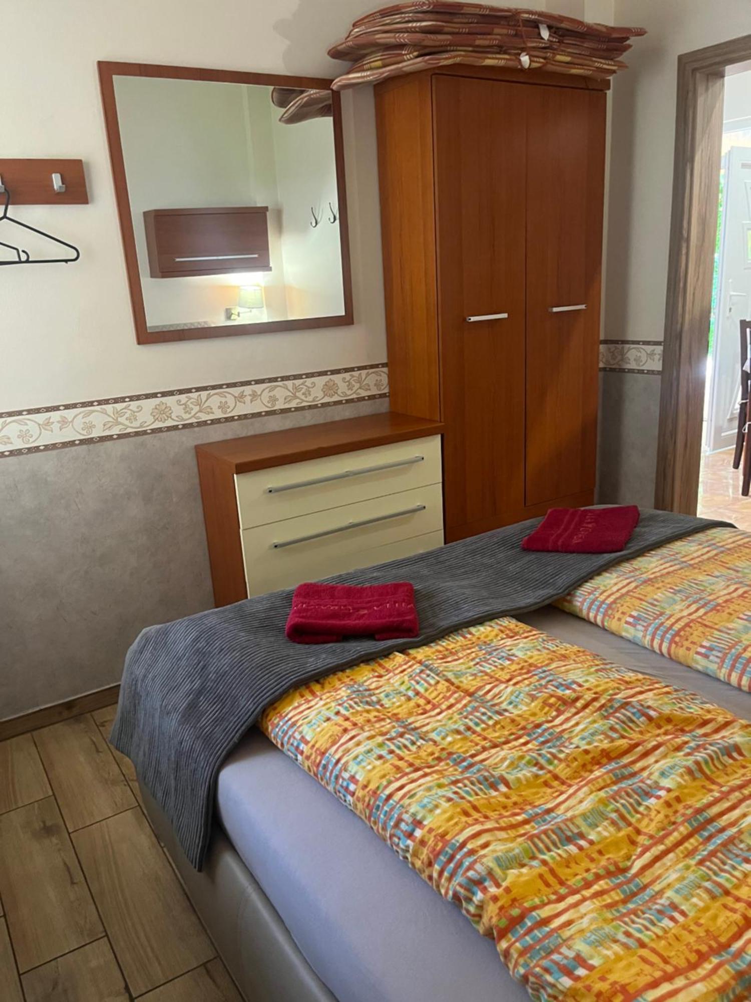 Villa Gracia Patince Ngoại thất bức ảnh