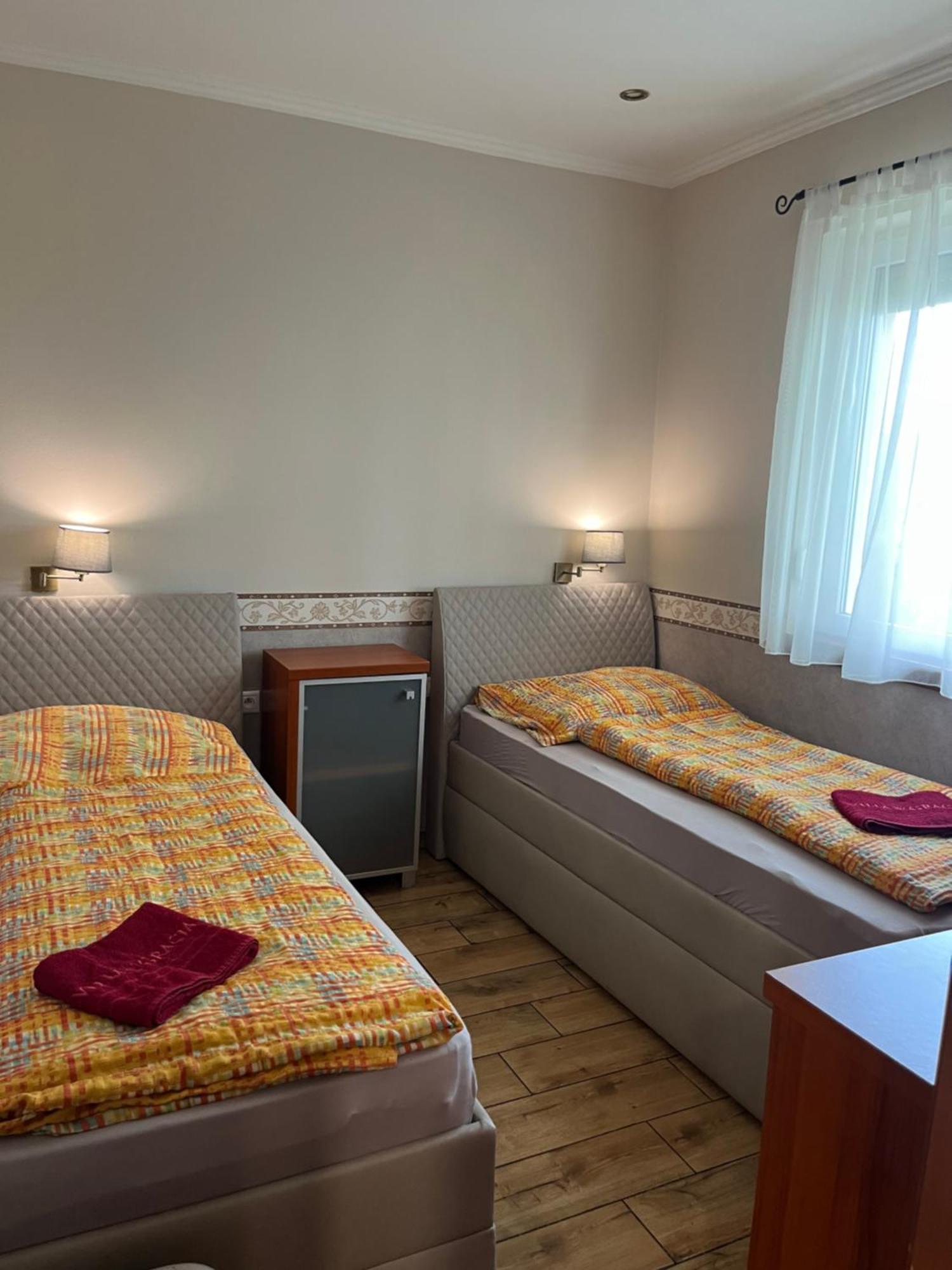 Villa Gracia Patince Ngoại thất bức ảnh